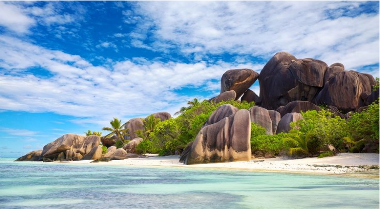Praslin: Time to explore the Praslin island on your own